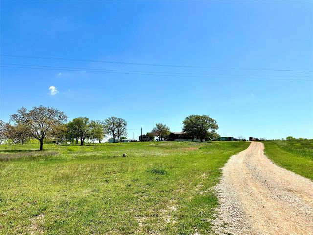705 Thompson RD, Dale, TX 78616