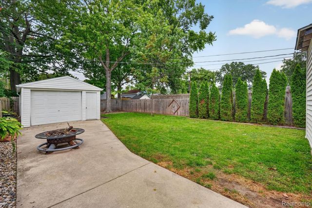 27425 Osmun Street, Madison Heights, MI 48071