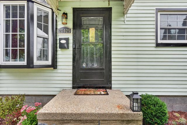 27425 Osmun Street, Madison Heights, MI 48071