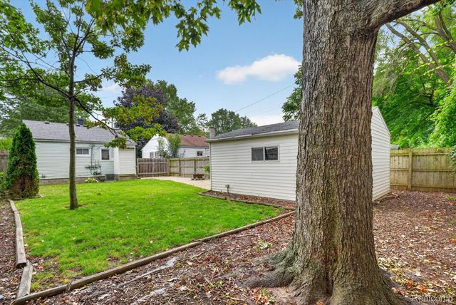27425 Osmun Street, Madison Heights, MI 48071