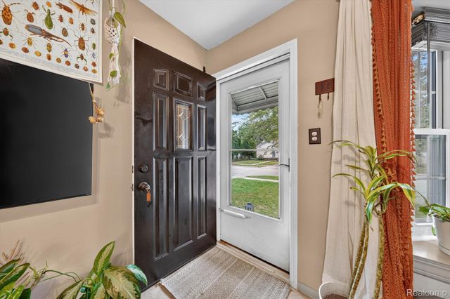 27425 Osmun Street, Madison Heights, MI 48071