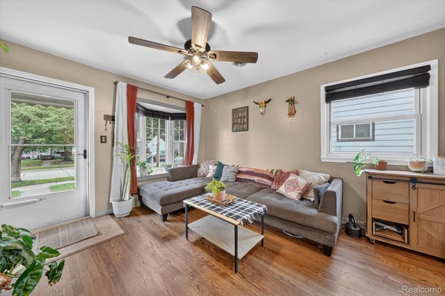 27425 Osmun Street, Madison Heights, MI 48071