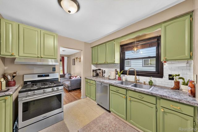 27425 Osmun Street, Madison Heights, MI 48071