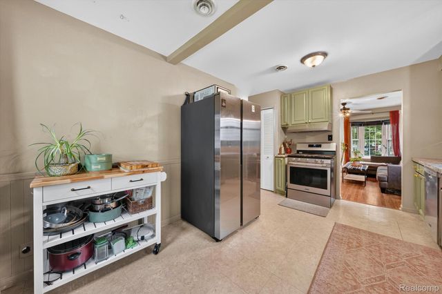 27425 Osmun Street, Madison Heights, MI 48071