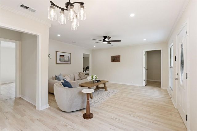 4121 Alamo Avenue, Fort Worth, TX 76107