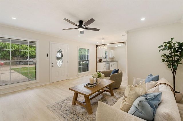 4121 Alamo Avenue, Fort Worth, TX 76107