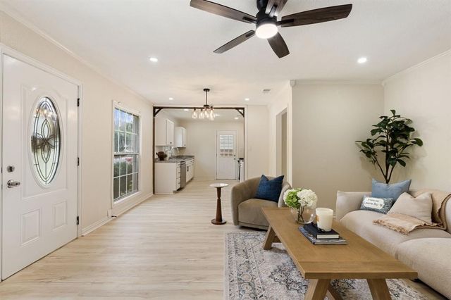 4121 Alamo Avenue, Fort Worth, TX 76107