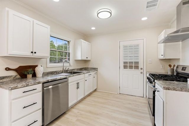 4121 Alamo Avenue, Fort Worth, TX 76107