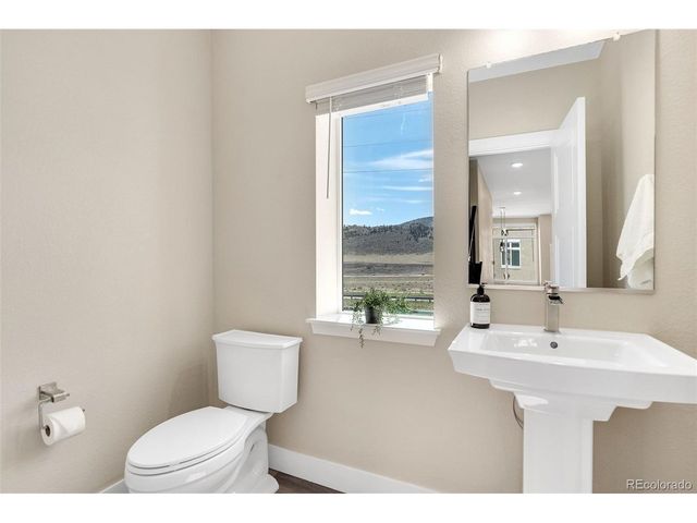 2220 S Mcintyre St, Lakewood, CO 80228