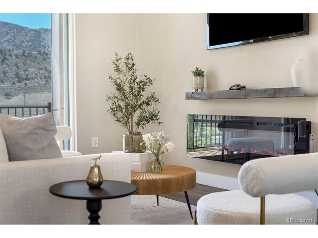 2220 S Mcintyre St, Lakewood, CO 80228
