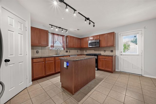 25346 Barmby Drive, Tomball, TX 77375