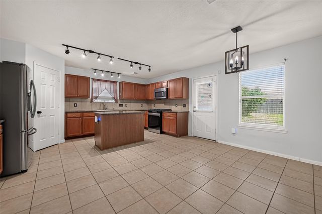 25346 Barmby Drive, Tomball, TX 77375