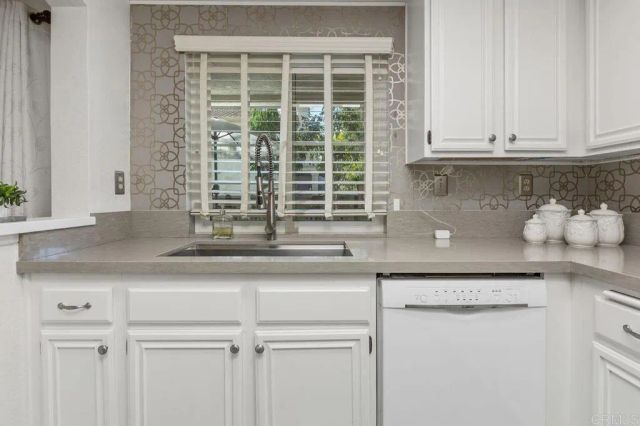 1050 La Tortuga Drive 5, Vista, CA 92081