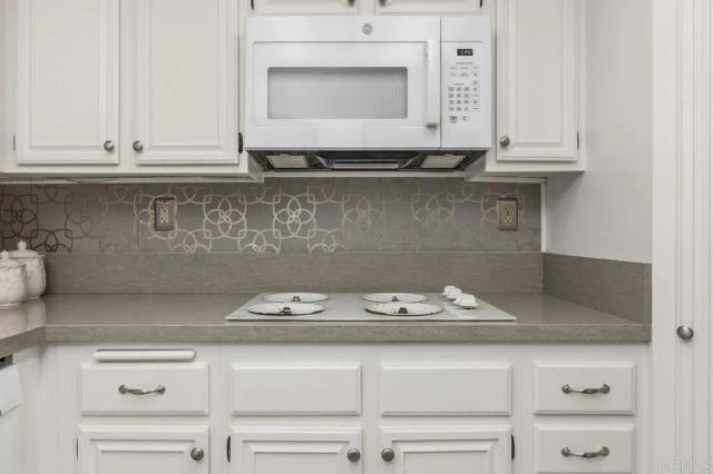 1050 La Tortuga Drive 5, Vista, CA 92081