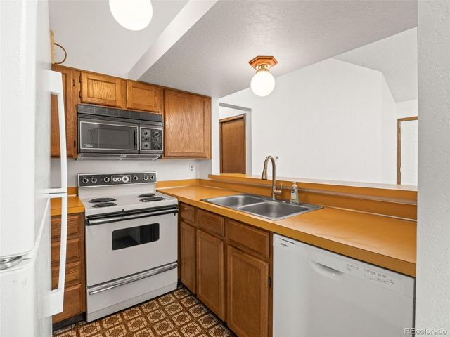 5725 W Atlantic Place 305, Lakewood, CO 80227