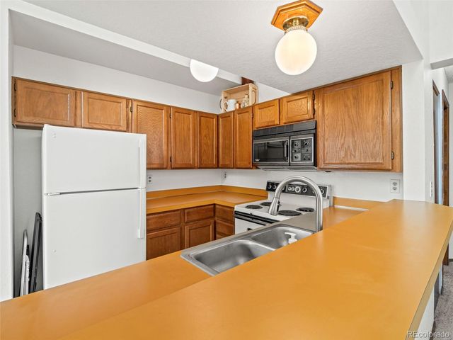 5725 W Atlantic Place 305, Lakewood, CO 80227