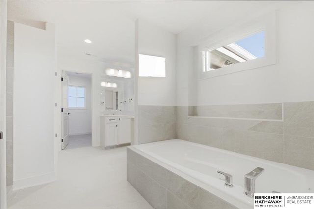 5714 N 196th Street, Elkhorn, NE 68022