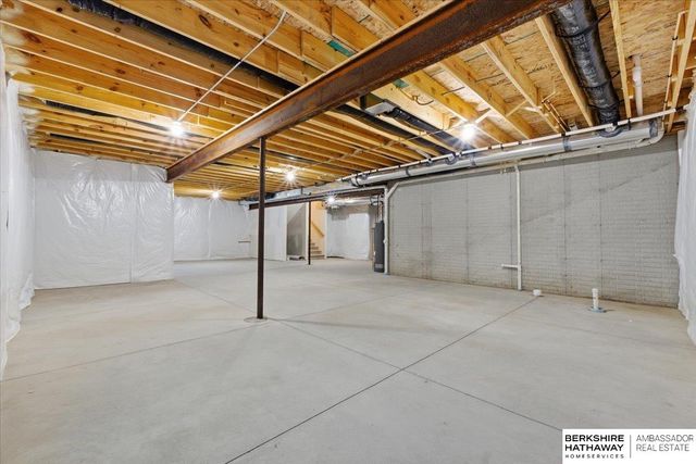 5714 N 196th Street, Elkhorn, NE 68022