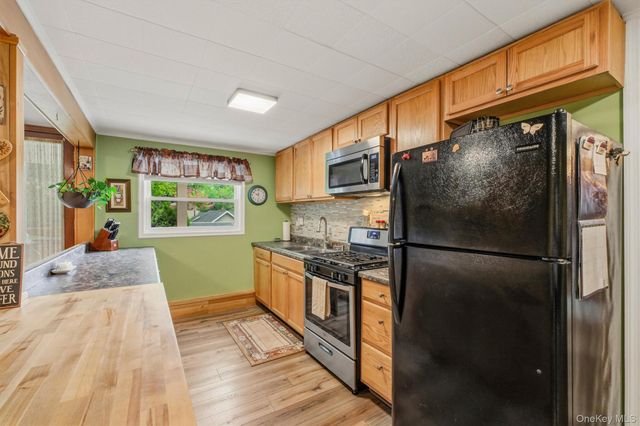 17 Dock, Milton, NY 12547