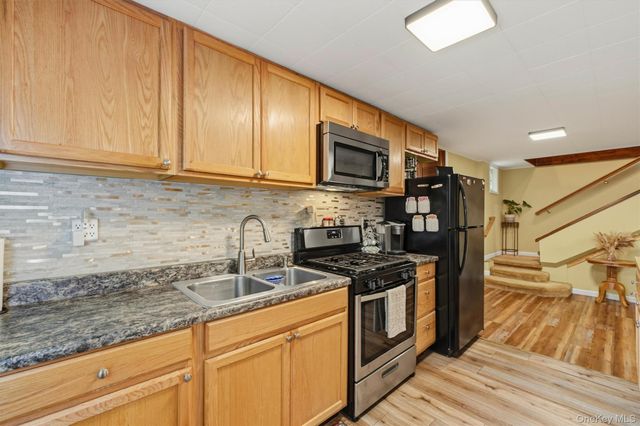 17 Dock, Milton, NY 12547