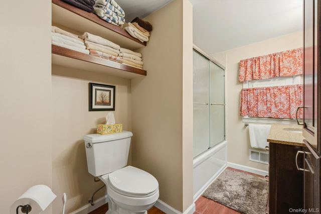 17 Dock, Milton, NY 12547