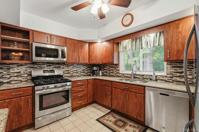 17 Dock, Milton, NY 12547