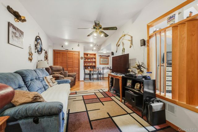 17 Dock, Milton, NY 12547