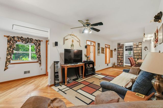 17 Dock, Milton, NY 12547