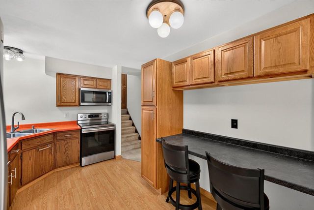 3560 S Oakdale DRIVE, New Berlin, WI 53151