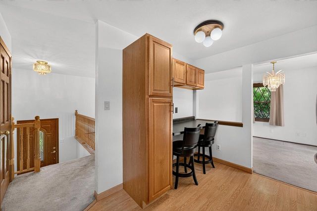 3560 S Oakdale DRIVE, New Berlin, WI 53151
