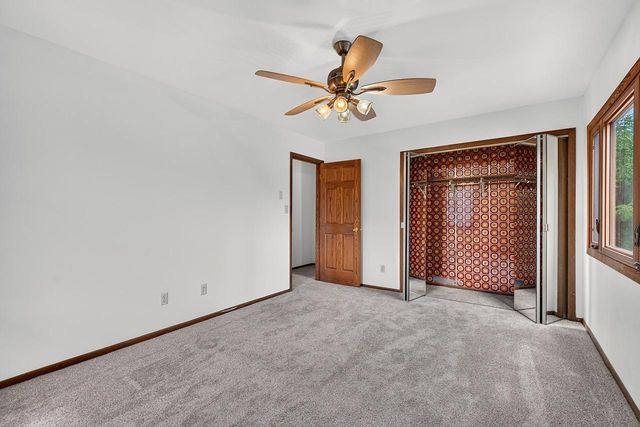 3560 S Oakdale DRIVE, New Berlin, WI 53151