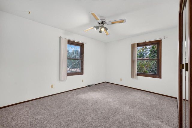 3560 S Oakdale DRIVE, New Berlin, WI 53151