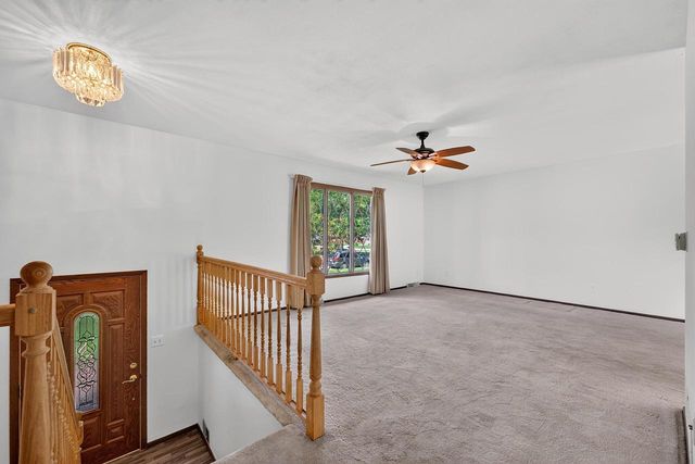 3560 S Oakdale DRIVE, New Berlin, WI 53151