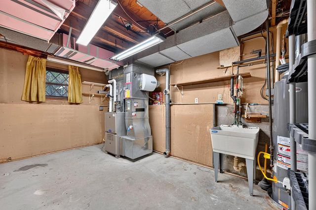 3560 S Oakdale DRIVE, New Berlin, WI 53151
