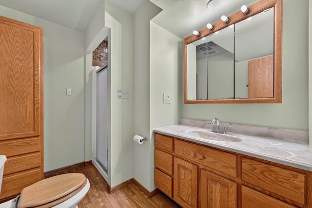3560 S Oakdale DRIVE, New Berlin, WI 53151