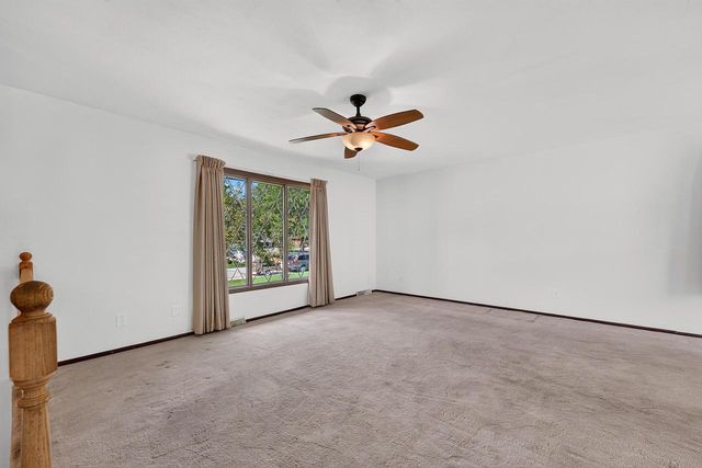 3560 S Oakdale DRIVE, New Berlin, WI 53151