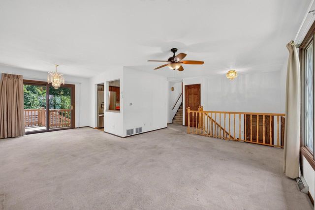 3560 S Oakdale DRIVE, New Berlin, WI 53151
