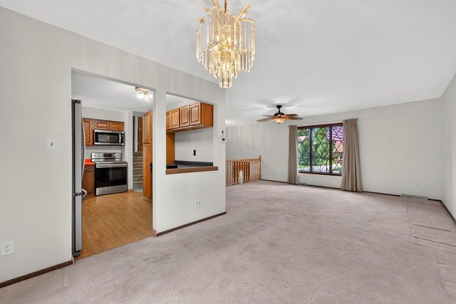 3560 S Oakdale DRIVE, New Berlin, WI 53151