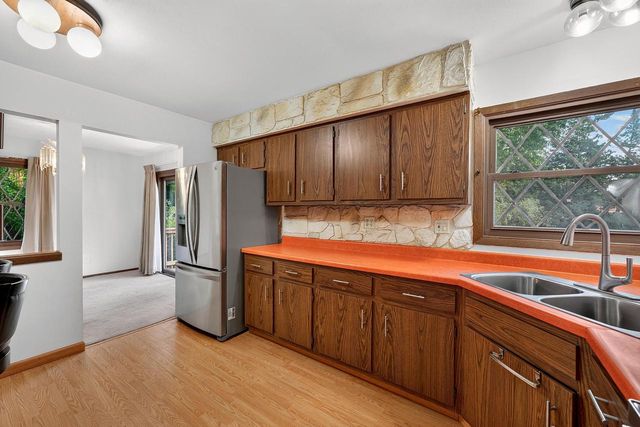 3560 S Oakdale DRIVE, New Berlin, WI 53151
