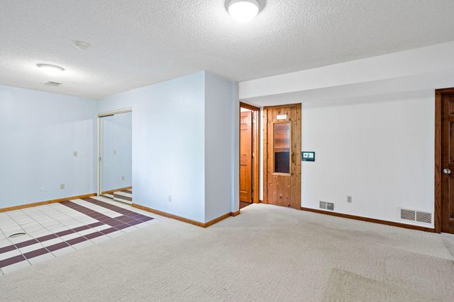 7600 Eileen Street, Eden Prairie, MN 55346