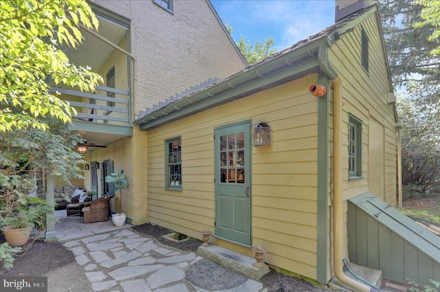 27 E MAIN ST, Strasburg, PA 17579