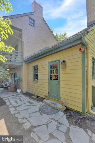 27 E MAIN ST, Strasburg, PA 17579