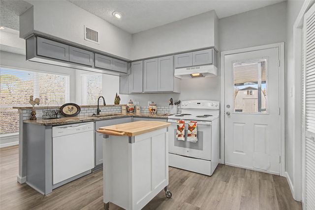 718 Argone Court, Euless, TX 76039