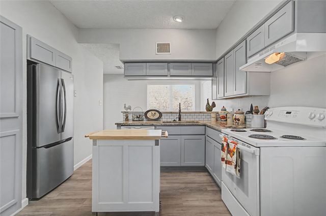 718 Argone Court, Euless, TX 76039