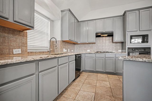 11 Mary Lou Court, Mansfield, TX 76063