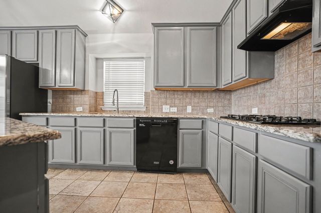 11 Mary Lou Court, Mansfield, TX 76063