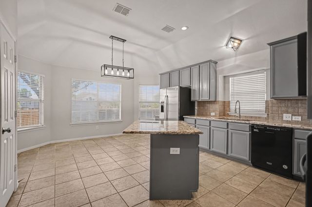 11 Mary Lou Court, Mansfield, TX 76063