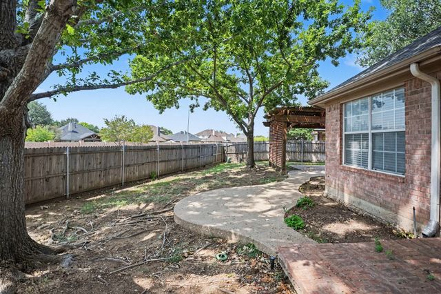 11 Mary Lou Court, Mansfield, TX 76063