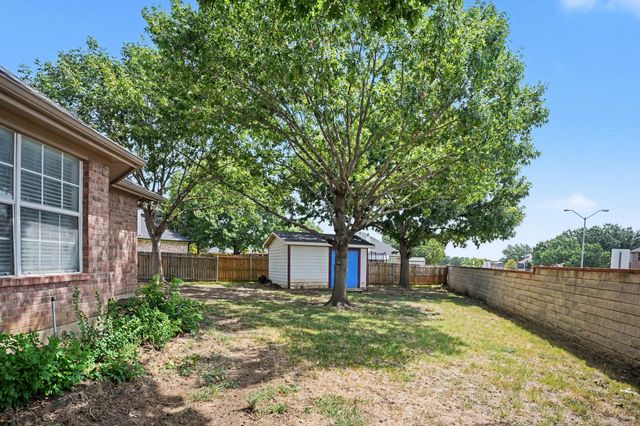 11 Mary Lou Court, Mansfield, TX 76063