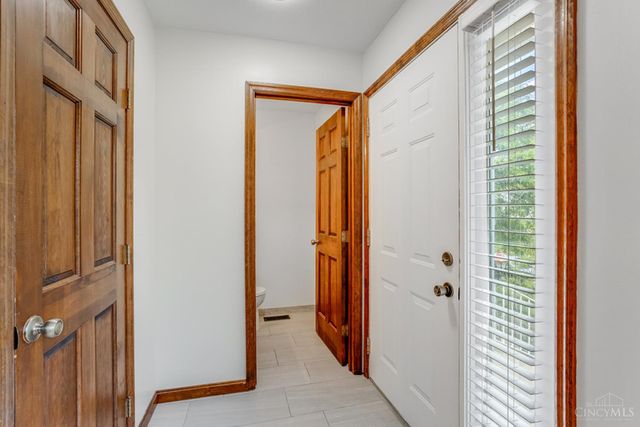 1813 Tuxworth Avenue, Cincinnati, OH 45238